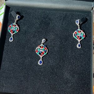 Elegant silver and colorful stones set of earrings and pendant.